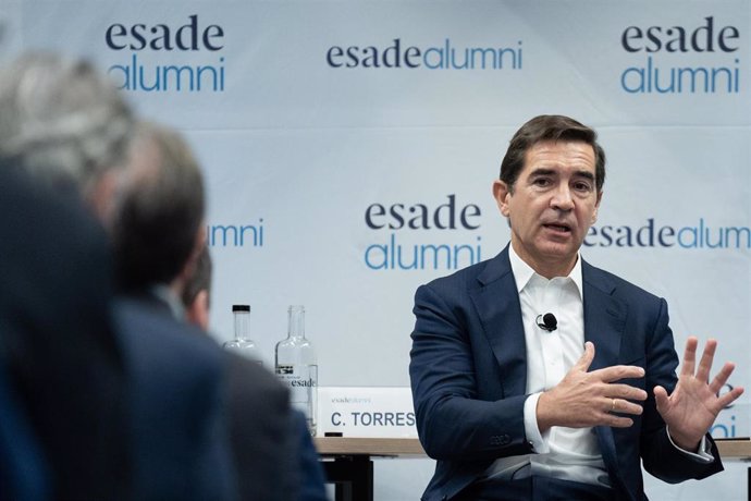 El presidente del BBVA, Carlos Torres Vila, durante una sesión de Martins Esade, a 17 de septiembre de 2024, en Barcelona, Cataluña (España). Esade Alumni es una comunidad global de líderes responsables comprometida con la mejora de las organizaciones y l