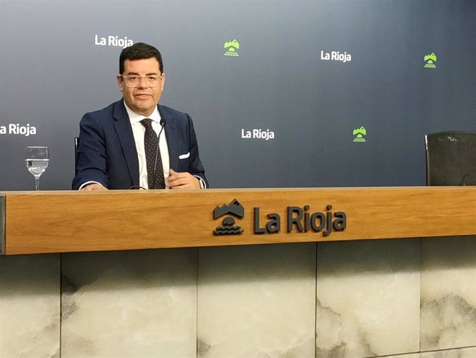 El portavoz del Gobierno riojano, Alfonso Domínguez, en la comparecencia de prensa posterior al Consejo de Gobierno