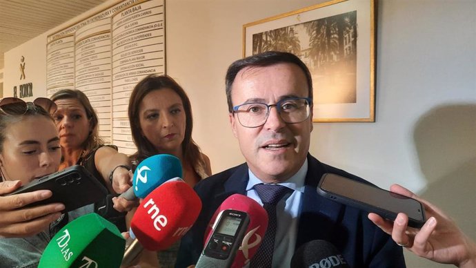 El secretario general del PSOE de Extremadura, MIguel Angel GAllardo, atiende a los medios en Badajoz