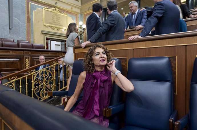 La vicepresidenta primera y ministra de Hacienda, María Jesús Montero, durante una sesión de control al Gobierno, en el Congreso de los Diputados, a 11 de septiembre de 2024, en Madrid (España).