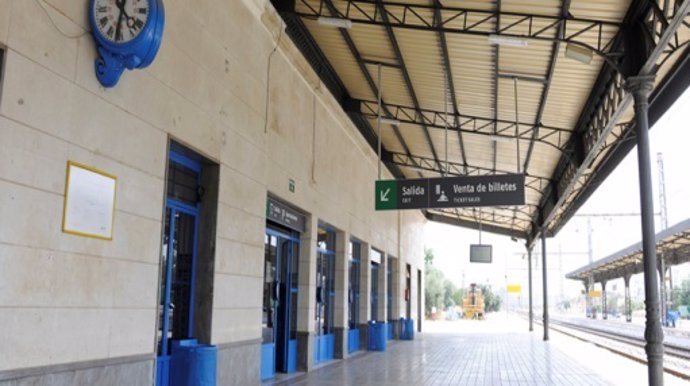 Adif destina más de tres millones a mejorar la accesibilidad en los andenes de la estación de Bobadilla