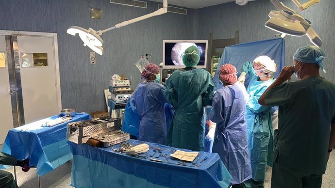 Intervención quirúrgica de Traumatología en el Hospital de Linares.