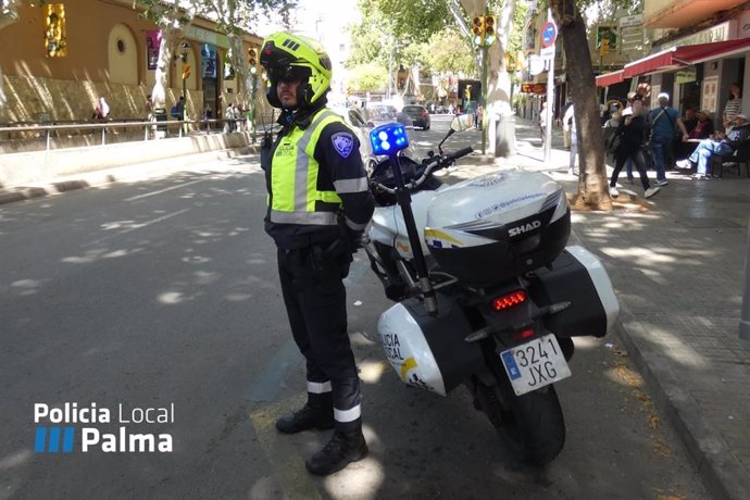 Agente de la Policía Local de Palma.