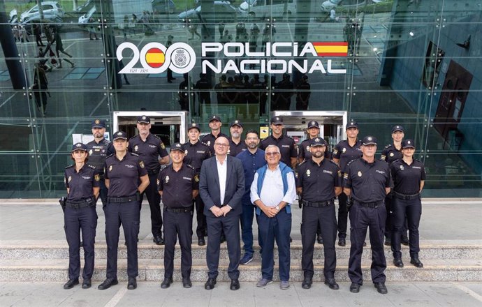 El delegado del Gobierno en Canarias, Anselmo Pestana, durante la presentación del vinilo en conmemoración de los 200 años de la Policía Nacional en la Jefatura Superior de la Policía en Canarias, en Las Palmas de Gran Canaria