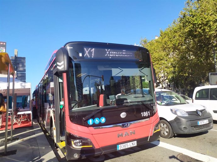 Archivo - Autobús de la línea exprés X1