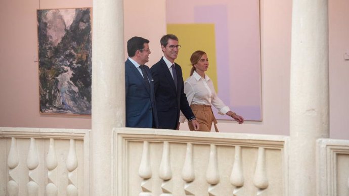 El presidente de La Rioja, Gonzalo Capellán, con la presidenta del Parlamento, Marta Fernández, y el consejero de Hacienda, Alfonso Domínguez