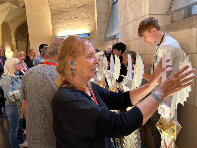 Afiliados de Once Catalunya estrenan las maquetas táctiles de seis torres de la Sagrada Familia