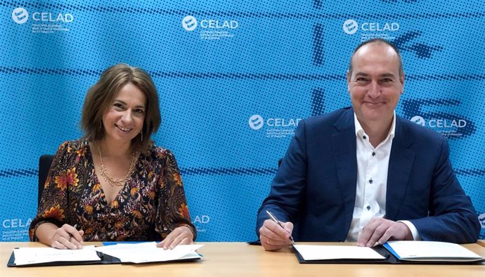 La directora de la CELAD, Silvia Calzón, y el presidente de ASOBAL, Servando Revuelta, han firmado un acuerdo para combatir el dopaje en el balonmano profesional durante las cuatro próximas temporadas.