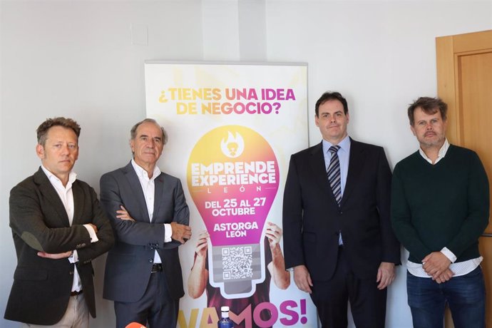 Los representantes de Incibe y FELE, tras la presentación de las jornadas ‘Emprende Experience León’ este martes