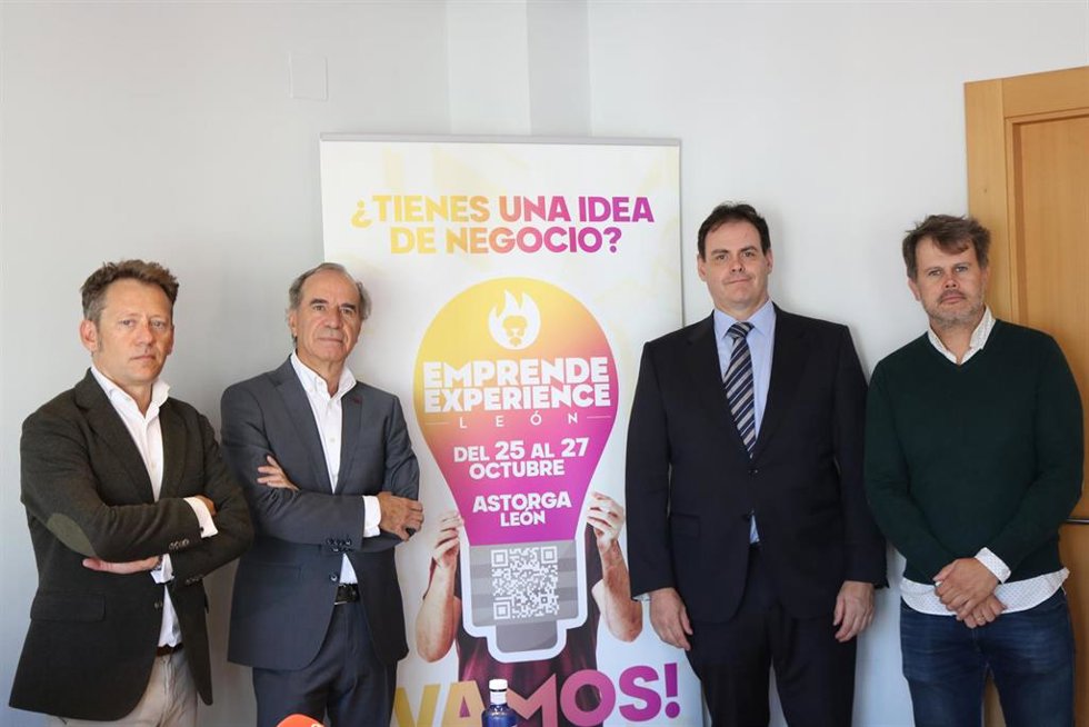Los representantes de Incibe y FELE, tras la presentación de las jornadas Emprende Experience León este martes