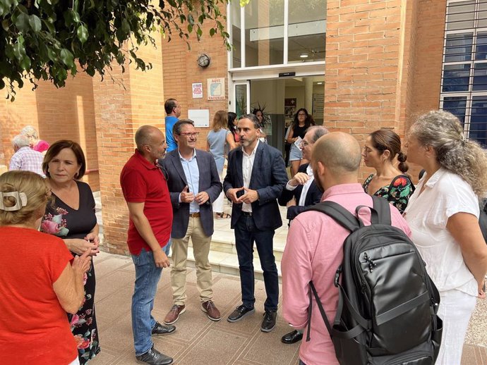 El secretario general del PSOE de Málaga, Daniel Perez, y el líder del partido en Rincón de la Victoria, Antonio Sanchez, en rueda de prens