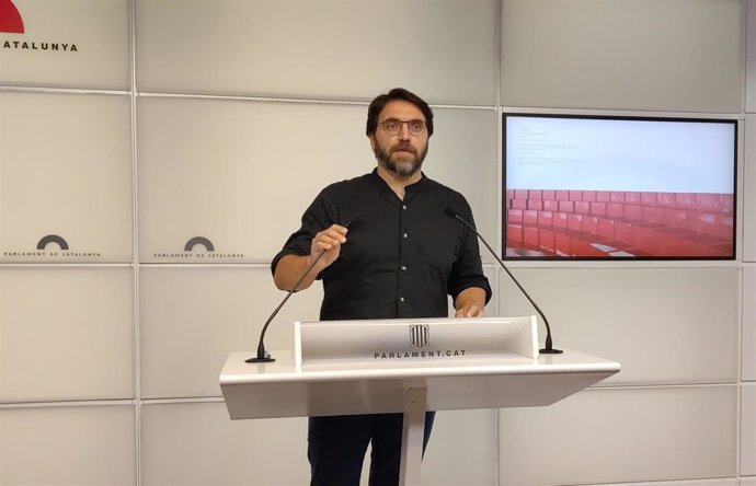 El presidente del PSC en el Parlament, Ferran Pedret, en una rueda de prensa en la Cámara catalana, a 17 de agosto 2024