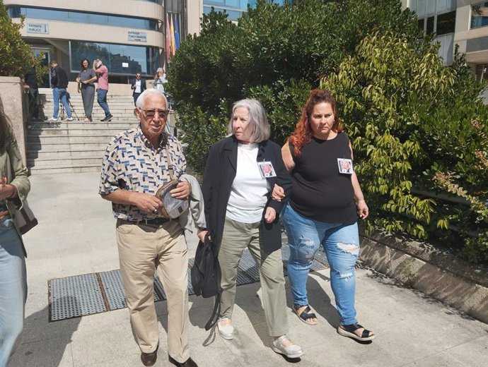 La hermana de Juana Canal y otros familiares