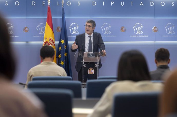 El portavoz del PSOE en el Congreso, Patxi López, durante una rueda de prensa posterior a la reunión de la Junta de Portavoces, en el Congreso de los Diputados, a 17 de septiembre de 2024, en Madrid (España).