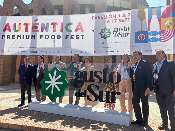 La consejera de Empleo, Empresa y Trabajo Autónomo, Rocío Blanco, ha visitado este martes en Sevilla la feria agroalimentaria Auténtica Premium Food Fest.