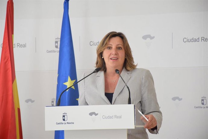 La consejera de Economía, Empresas y Empleo, Patricia Franco, informa, en la sala de prensa de la Delegación de la Junta de Comunidades en Ciudad Real, de la aprobación en Consejo de Gobierno de convocatorias en el marco del Plan Adelante.