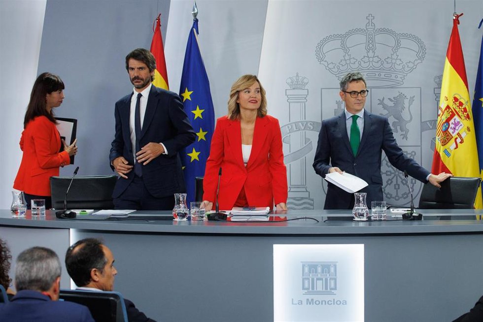 (I-D) La ministra de Igualdad, Ana Redondo; el ministro de Cultura, Ernest Urtasun; la ministra Portavoz, Pilar Alegría y el ministro de la Presidencia, Justicia y Relaciones con las Cortes, Félix Bolaños, llegan a una rueda de prensa posterior a la Reu