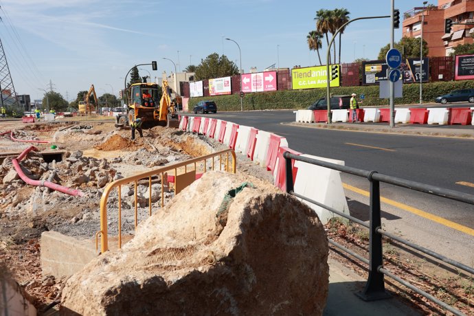 Imágenes de las obras del tranvibús en Sevilla Este