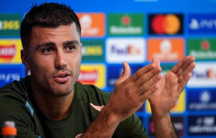 17 September 2024, United Kingdom, Manchester: Manchester City's Rodri speaks during a press conference at the City Football Academy, Manchester, ahead of Wednesday's UEFA Champions League soccer match against Inter Milan. Photo: Martin Rickett/PA Wire/dp