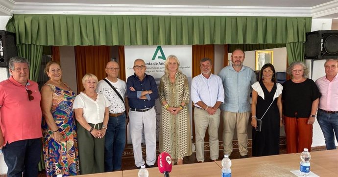 La delegada del Gobierno de la Junta de Andalucía en la provincia de Cádiz, Mercedes Colombo, en una visita al centro de participación activa de mayores de El Puerto de Santa María