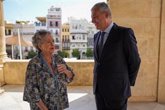 Foto: Sevilla reconoce a Guadalupe Fiñana, la 'abuela de dragones', por ser inspiradora para la tercera edad desde las redes