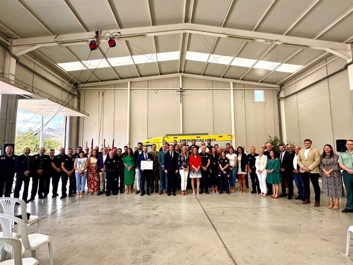 Acto de entrega de la Medalla al Mérito de la Protección Civil con distintivo rojo al Servicio de Emergencias de Lorca