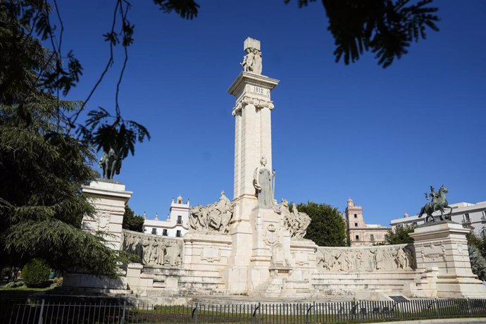 Monumento a la Consitución de 1812 en la plaza de España de Cádiz capital.