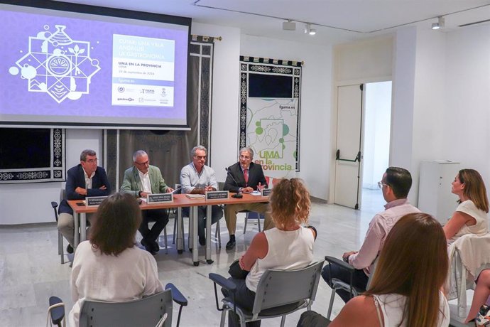 Acto de presentación de la unión de Cútar al programa 'UMA en la provincia'