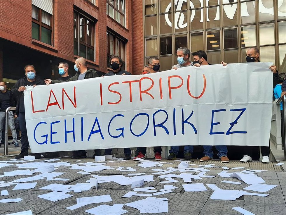 Archivo - Concentración contra los accidentes laborales en Bilbao (archivo)