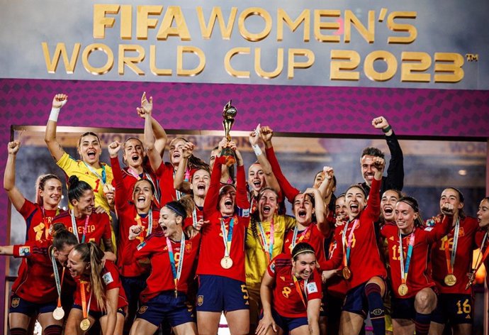 Las jugadoras de la selección española celebran el Campeonato del Mundo.