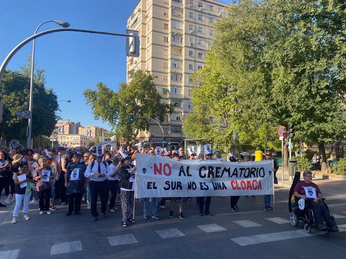 Vecinos de Usera y Villaverde salen a las calles contra el crematorio de la M-40