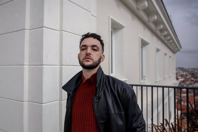 Archivo - El cantante C. Tangana posa en una fotografía durante una entrevista para Europa Press en el Hotel Riu Plaza España, en Madrid (España), a 25 de febrero de 2021. El pasado 22 de febrero el trapero presentó dos temas que formarán parte de su terc