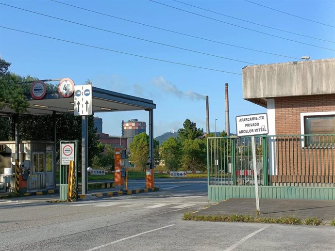 Entrada de Sotiello de la factoría gijonesa de ArcelorMittal.