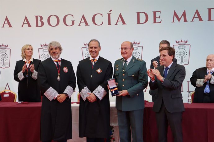 El ICAM premia la trayectoria de 400 profesionales de la abogacía