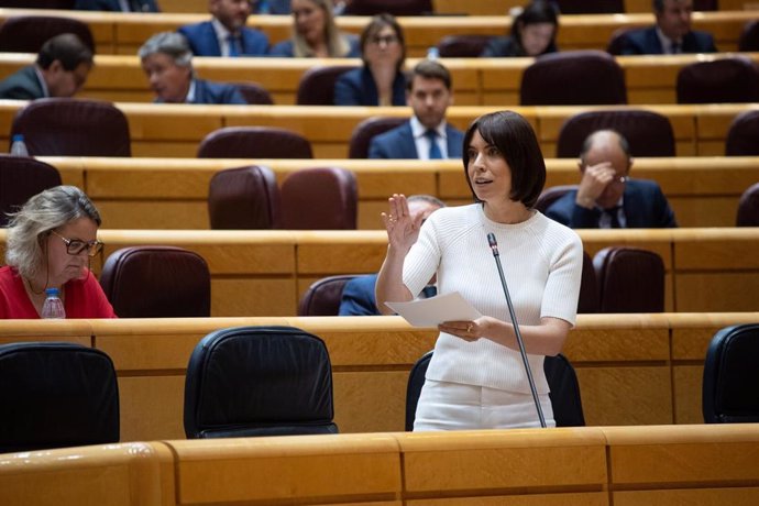 La ministra de Ciencia, Innovación y Universidades, Diana Morant, durante una sesión plenaria en la Cámara Alta.