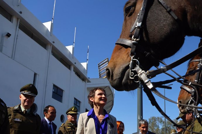 Santiago, 17 septiembre 2024. En el marco del Plan 18 Seguro, la ministra del Interior, Carolina Tohá, supervisa las medidas de seguridad en la Fonda del Parque Estadio Nacional que volverán a funcionar tras cinco años. Marcelo Hernandez/Aton Chile