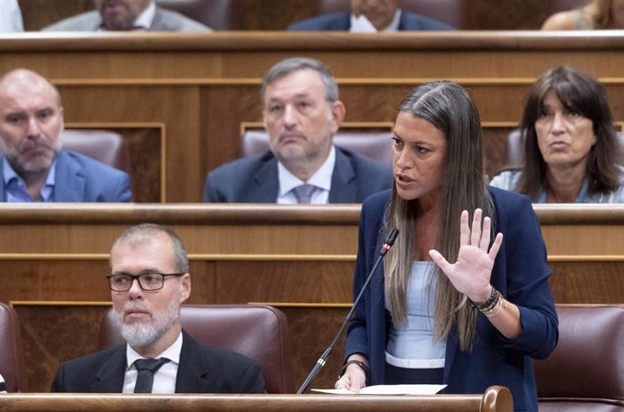 La portavoz de Junts en el Congreso, Miriam Nogueras, interviene durante una sesión de control al Gobierno, en el Congreso de los Diputados, a 11 de septiembre de 2024, en Madrid (España)