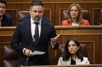 Abascal acusa a Sánchez de emplear 3.000 millones de euros de los españoles para atender a 57.000 migrantes en 2023