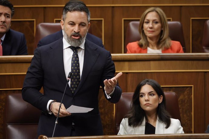 El presidente de VOX, Santiago Abascal, interviene durante una sesión de control al Gobierno, en el Congreso de los Diputados, a 18 de septiembre de 2024, en Madrid (España).   