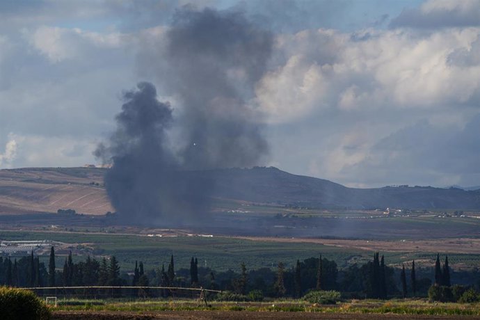 Columna de humo tras un bombardeo del Ejército de Israel contra el sur de Líbano (archivo)