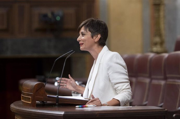 La ministra de Vivienda, Isabel Rodríguez, interviene durante una sesión plenaria, en el Congreso de los Diputados, a 11 de septiembre de 2024, en Madrid (España). 