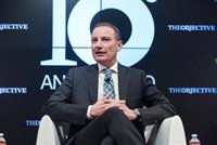 Álvaro Nieto (The Objective) tacha de "muy grave" el plan de medios del Gobierno "que pretende controlar a la prensa"