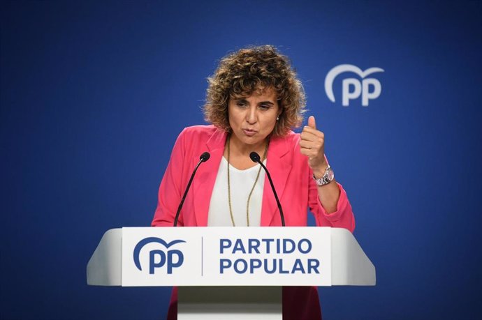 Archivo - La portavoz del PP en el Parlamento Europeo, Dolors Montserrat, ofrece una rueda de prensa, en la sede del PP, a 5 de agosto de 2024, en Madrid (España). 