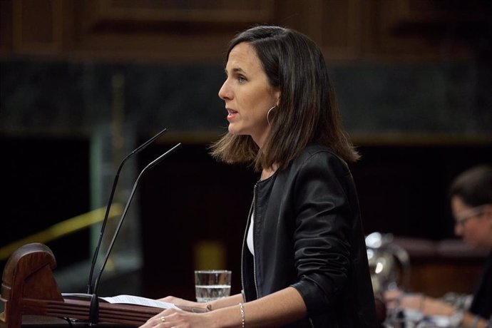 La secretaria general de Podemos, Ione Belarra, interviene durante una sesión plenaria en la Cámara Baja, a 17 de septiembre de 2024, en Madrid (España). 