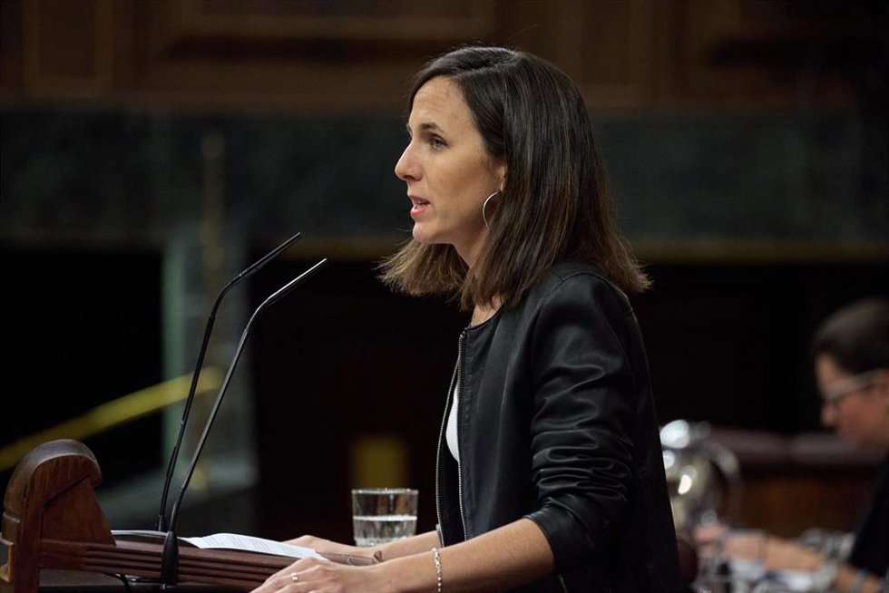 La secretaria general de Podemos, Ione Belarra, interviene durante una sesión plenaria en la Cámara Baja, a 17 de septiembre de 2024, en Madrid (España).