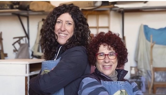 Dos mujeres en un programa de empleabilidad de Acción contra el Hambre.