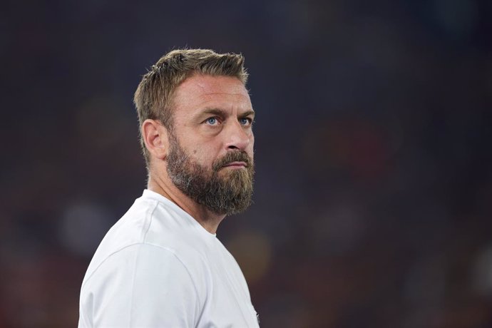 Daniele De Rossi head coach of Roma looks on during the Italian championship Serie A football match between AS Roma and Empoli FC on 25 August 2024 at Stadio Olimpico in Rome, Italy - Photo Federico Proietti / DPPI