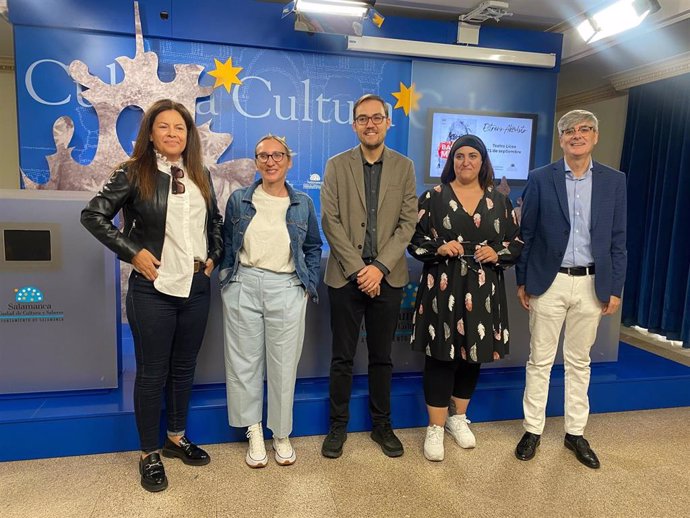 Presentación de la obra de teatro 'Basta un minuto, Todo es presente', un homenaje al escritor Gonzalo Torrente Ballester con motivo del 25 aniversario de su fallecimiento