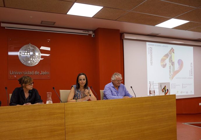 Julia Moreno, Marta Torres y Marcelino Sánchez durnate el encuentro