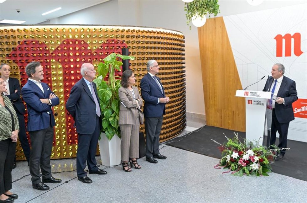 El ministro de Industria y Turismo, Jordi Hereu, en la planta de Mahou en Alovera